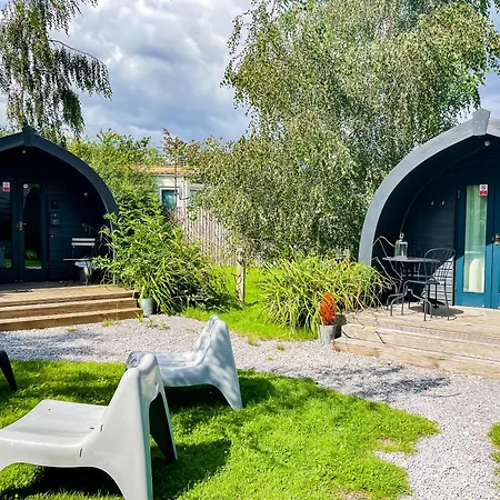 The Little Hide - Adult Only Pods