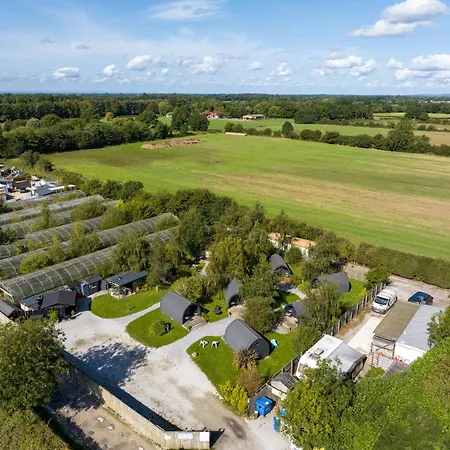 The Little Hide - Adult Only Pods * Wigginton (North Yorkshire)