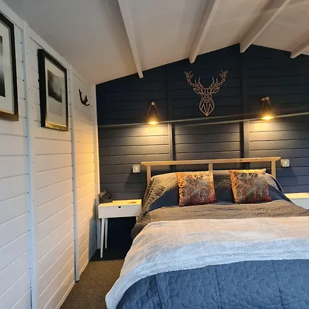 The Little Hide - Adult Only Pods Apartment