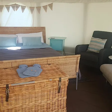 The Little Hide - Adult Only Pods Wigginton (North Yorkshire)