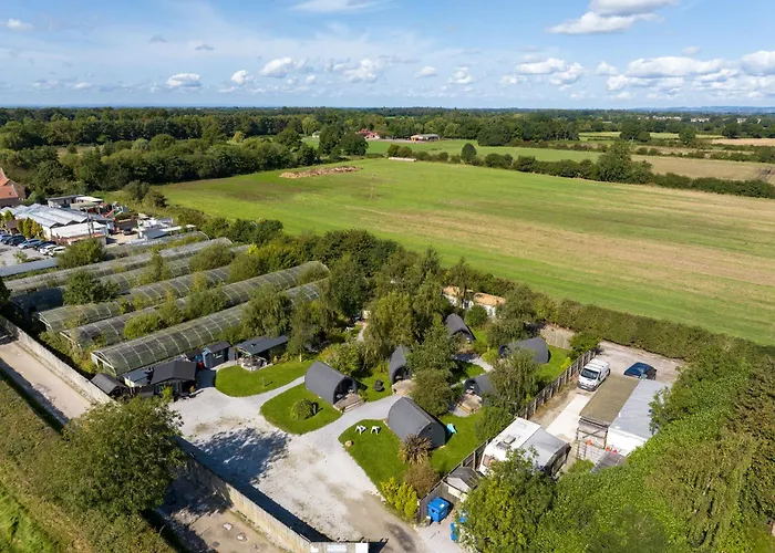 The Little Hide - Adult Only Pods * Wigginton (North Yorkshire)