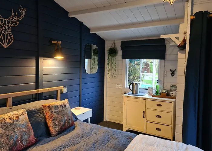 The Little Hide - Adult Only Pods * Wigginton (North Yorkshire)