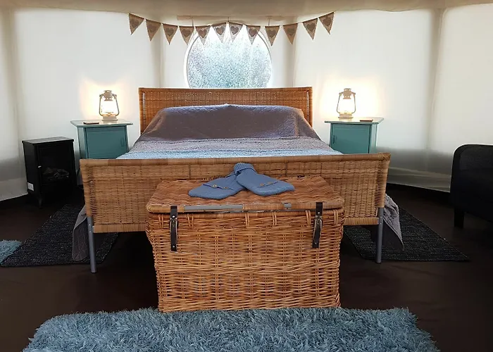 The Little Hide - Adult Only Pods * Wigginton (North Yorkshire)