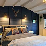 The Little Hide - Adult Only Pods Hotel