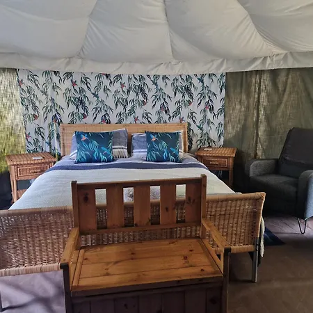 The Little Hide - Adult Only Pods 3*