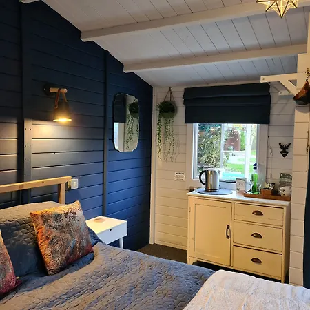 The Little Hide - Adult Only Pods * Wigginton (North Yorkshire)