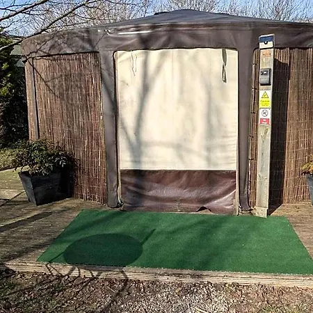 The Little Hide - Adult Only Pods 3*