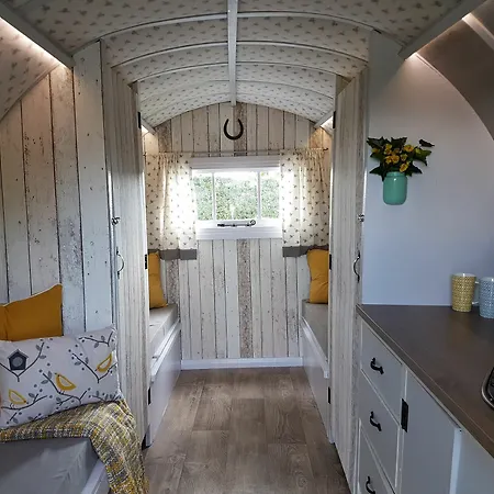 The Little Hide - Adult Only Pods