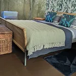 The Little Hide - Adult Only Pods يورك