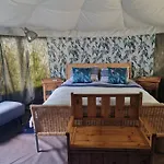 The Little Hide - Adult Only Pods فندق 3*